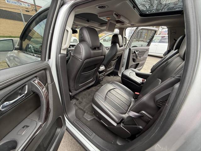 used 2015 Chevrolet Traverse car, priced at $9,999