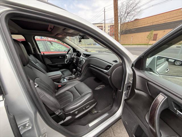 used 2015 Chevrolet Traverse car, priced at $9,999