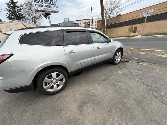 used 2015 Chevrolet Traverse car, priced at $9,999