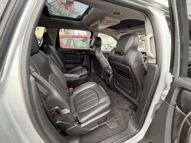used 2015 Chevrolet Traverse car, priced at $9,999