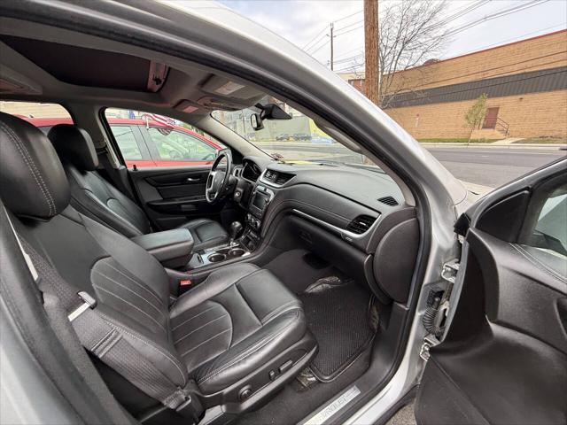 used 2015 Chevrolet Traverse car, priced at $9,999