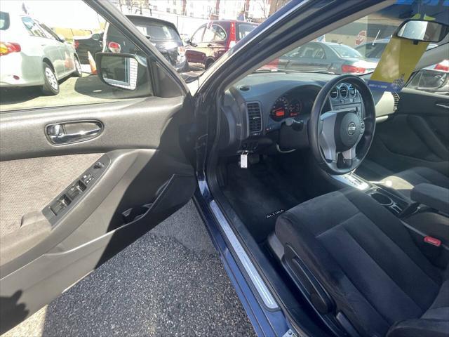 used 2009 Nissan Altima car, priced at $8,999