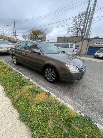 used 2005 Toyota Avalon car, priced at $8,999