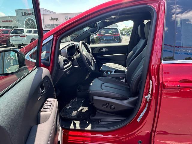 new 2025 Chrysler Pacifica car