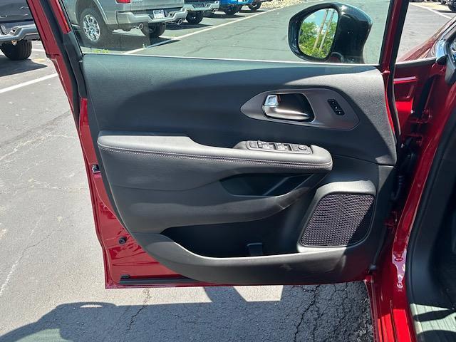 new 2025 Chrysler Pacifica car