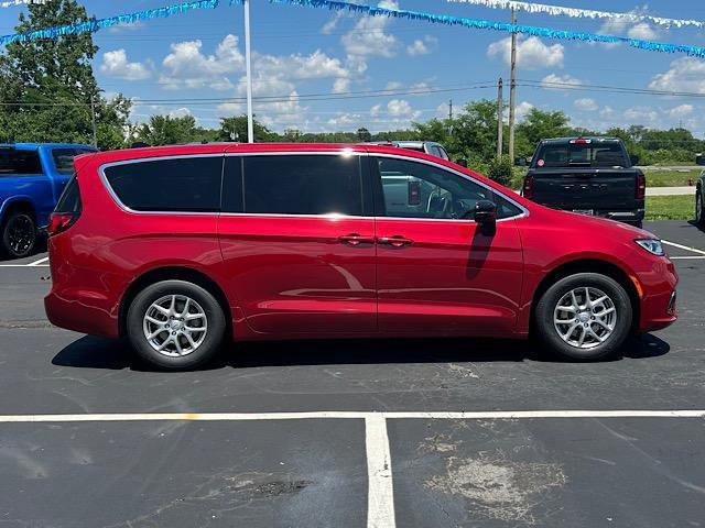 new 2025 Chrysler Pacifica car
