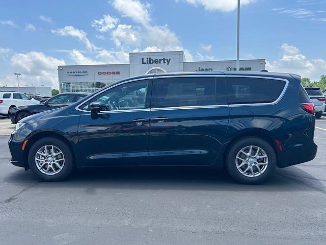 new 2025 Chrysler Pacifica car