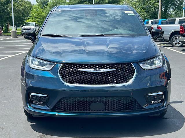 new 2025 Chrysler Pacifica car