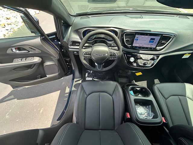 new 2025 Chrysler Pacifica car