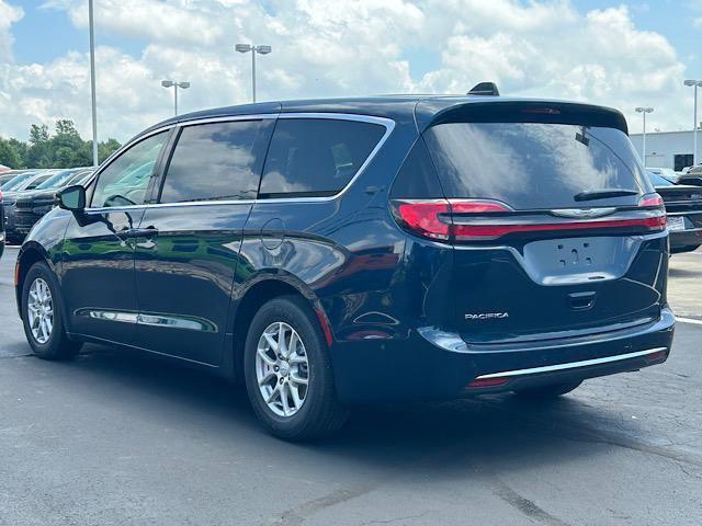 new 2025 Chrysler Pacifica car