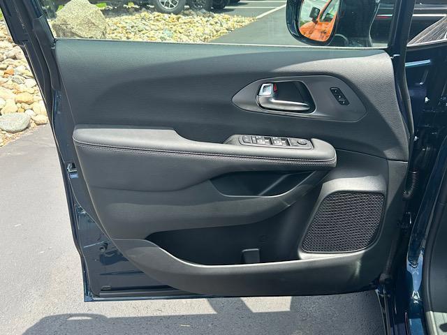 new 2025 Chrysler Pacifica car