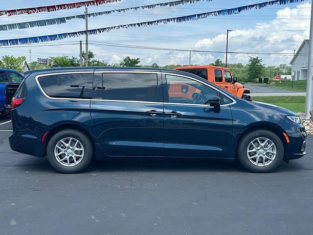 new 2025 Chrysler Pacifica car