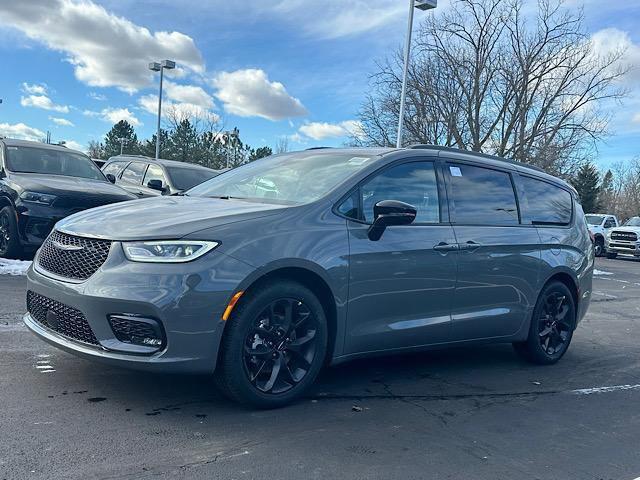 new 2025 Chrysler Pacifica car, priced at $51,309