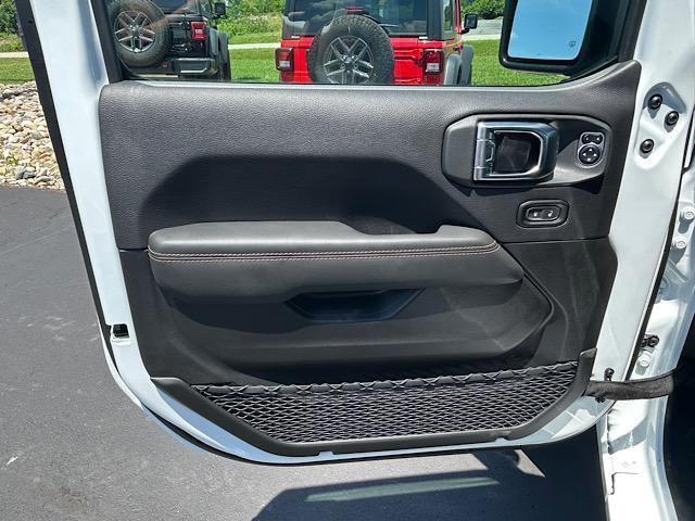 new 2025 Jeep Wrangler 4xe car