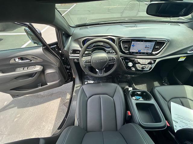 new 2025 Chrysler Pacifica car