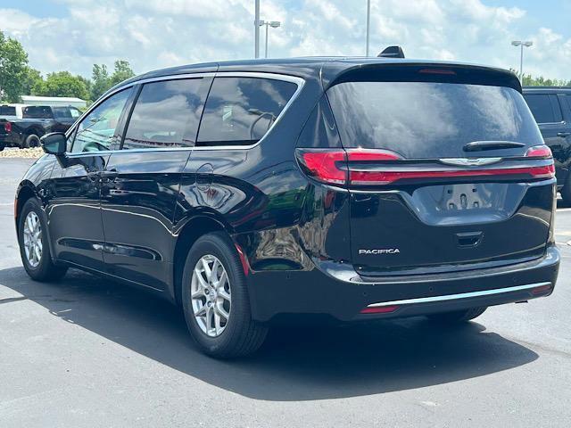new 2025 Chrysler Pacifica car