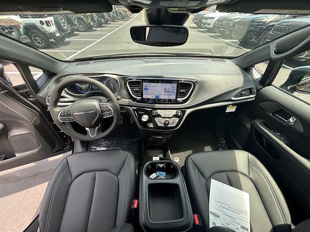 new 2025 Chrysler Pacifica car