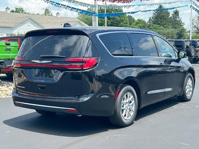 new 2025 Chrysler Pacifica car