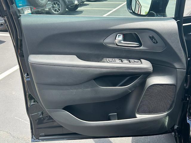 new 2025 Chrysler Pacifica car