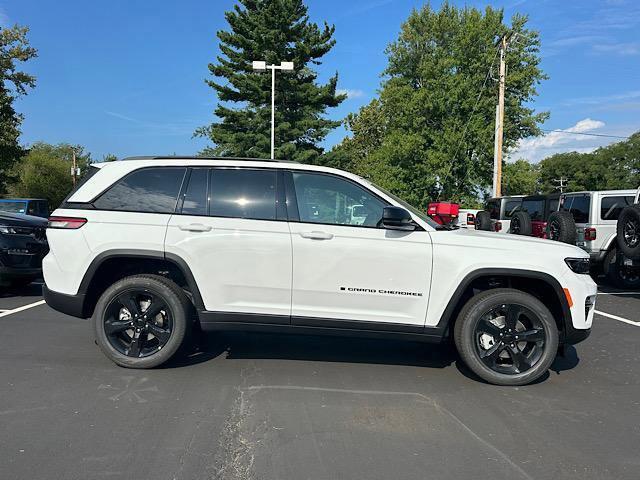 new 2024 Jeep Grand Cherokee car, priced at $47,940