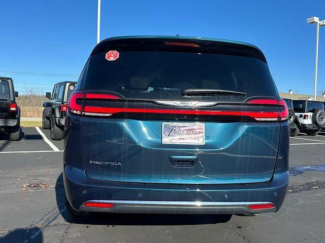 new 2025 Chrysler Pacifica car, priced at $43,028