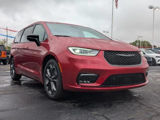 new 2026 Chrysler Pacifica car, priced at $45,261