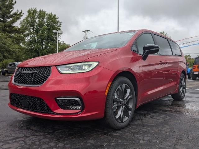 new 2026 Chrysler Pacifica car, priced at $45,261