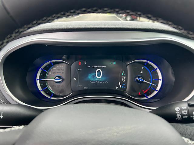 new 2025 Chrysler Pacifica Hybrid car, priced at $44,684