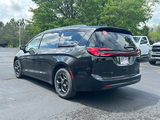new 2025 Chrysler Pacifica Hybrid car, priced at $52,484