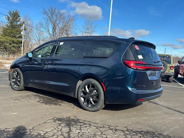 new 2025 Chrysler Pacifica car, priced at $51,308