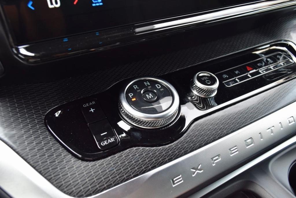 new 2025 Ford Expedition car, priced at $84,060