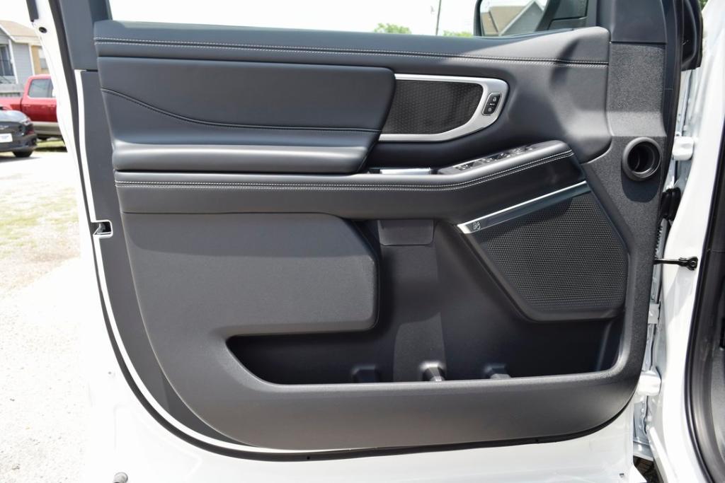 new 2025 Ford Expedition car, priced at $84,060