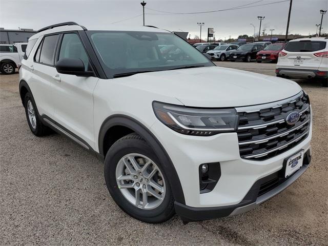 new 2025 Ford Explorer car, priced at $40,677