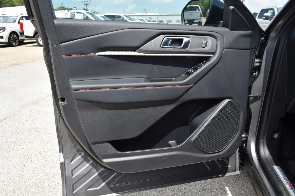 new 2025 Ford Explorer car, priced at $40,603