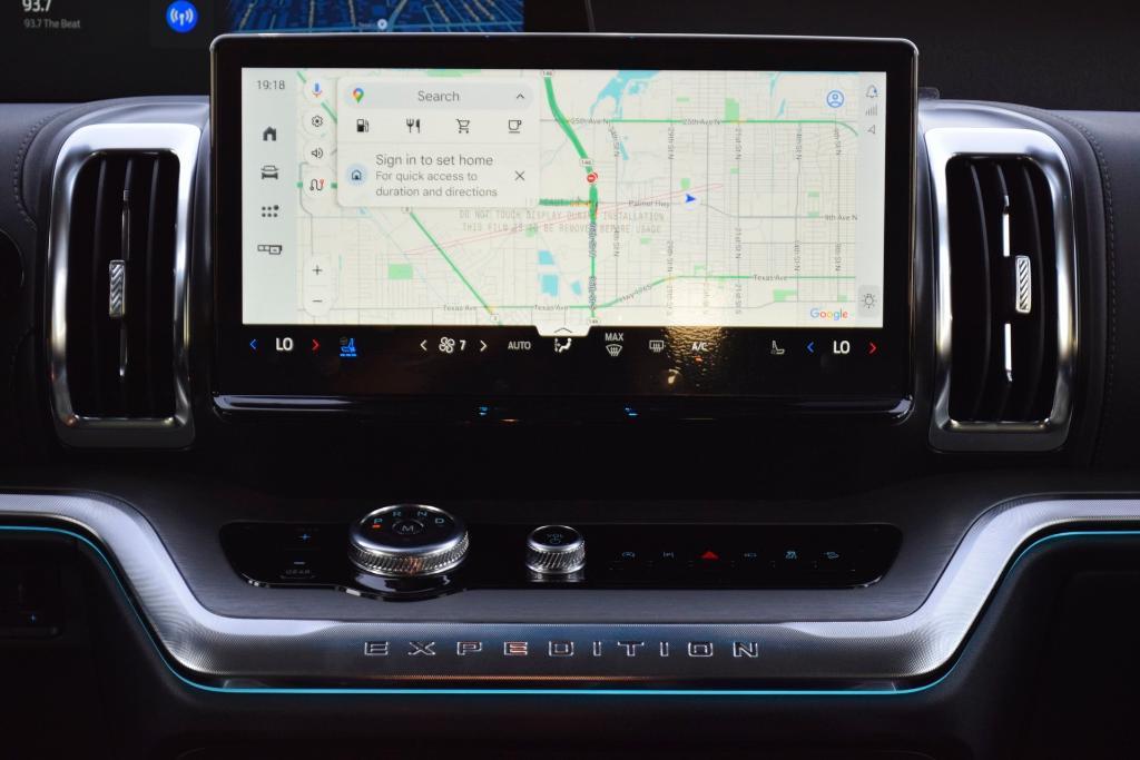 new 2025 Ford Expedition car, priced at $75,059