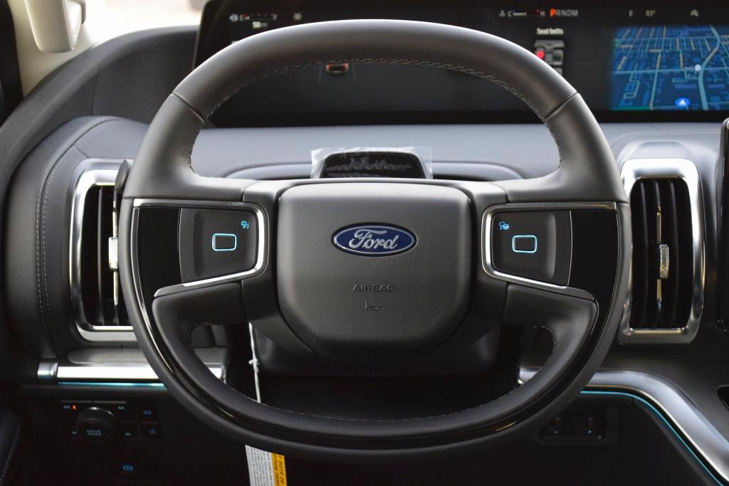 new 2025 Ford Expedition car, priced at $75,059