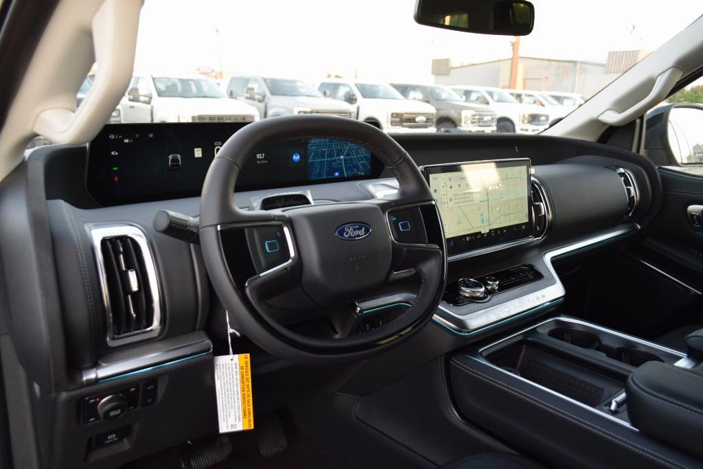 new 2025 Ford Expedition car, priced at $75,059