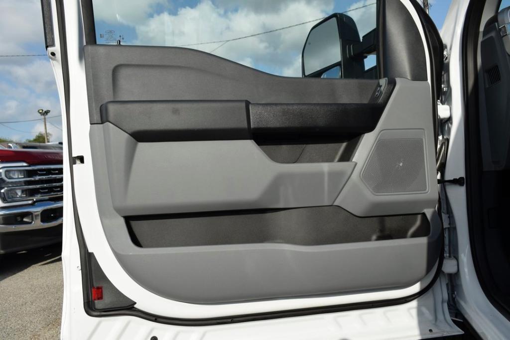 new 2025 Ford F-250 car, priced at $56,074
