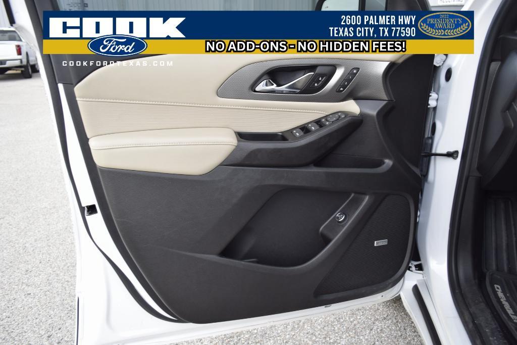 used 2023 Chevrolet Traverse car, priced at $36,489