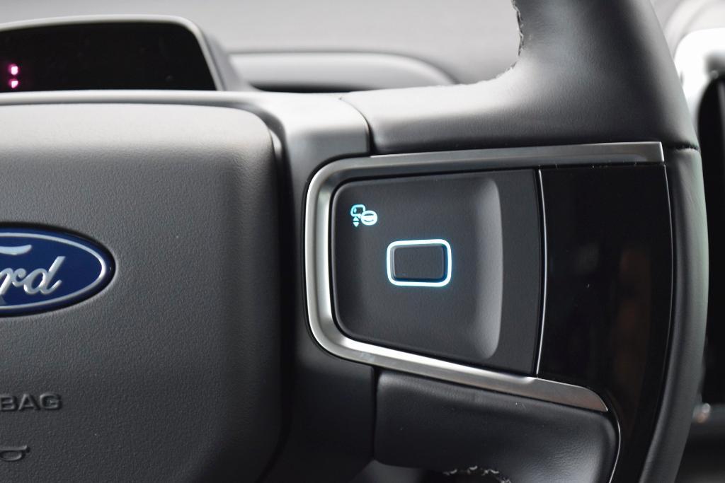 new 2025 Ford Expedition car, priced at $75,435