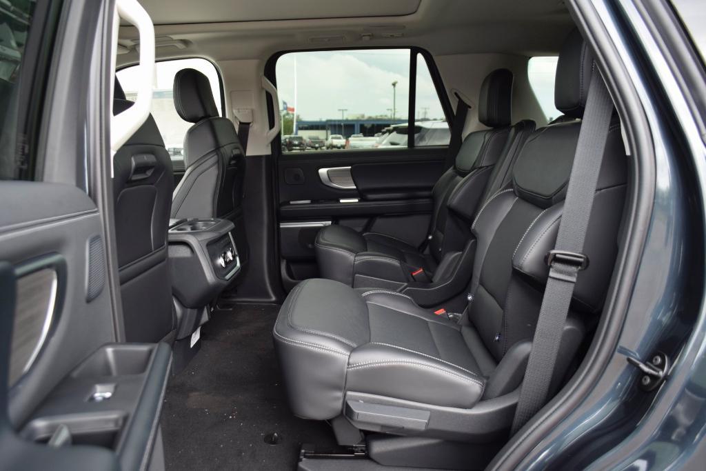 new 2025 Ford Expedition car, priced at $75,435