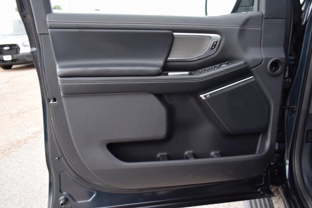 new 2025 Ford Expedition car, priced at $75,435