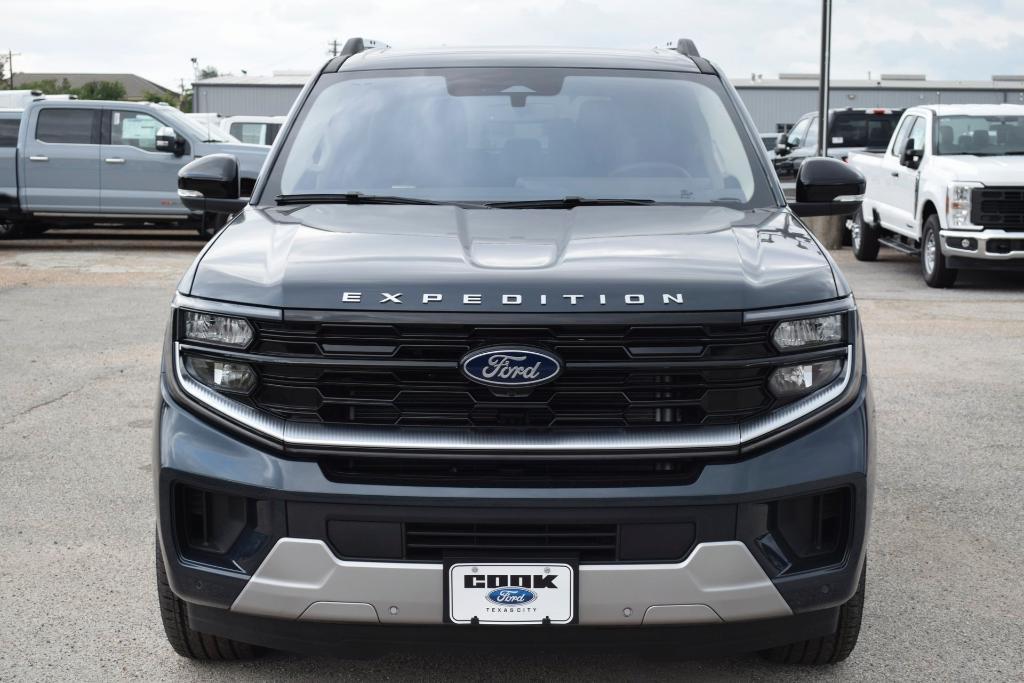 new 2025 Ford Expedition car, priced at $75,435