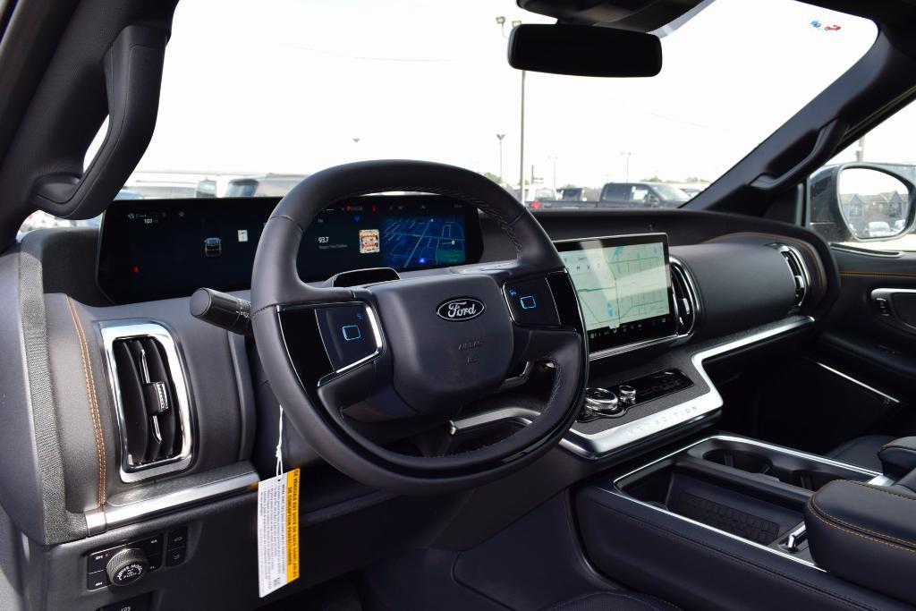 new 2025 Ford Expedition car, priced at $80,678