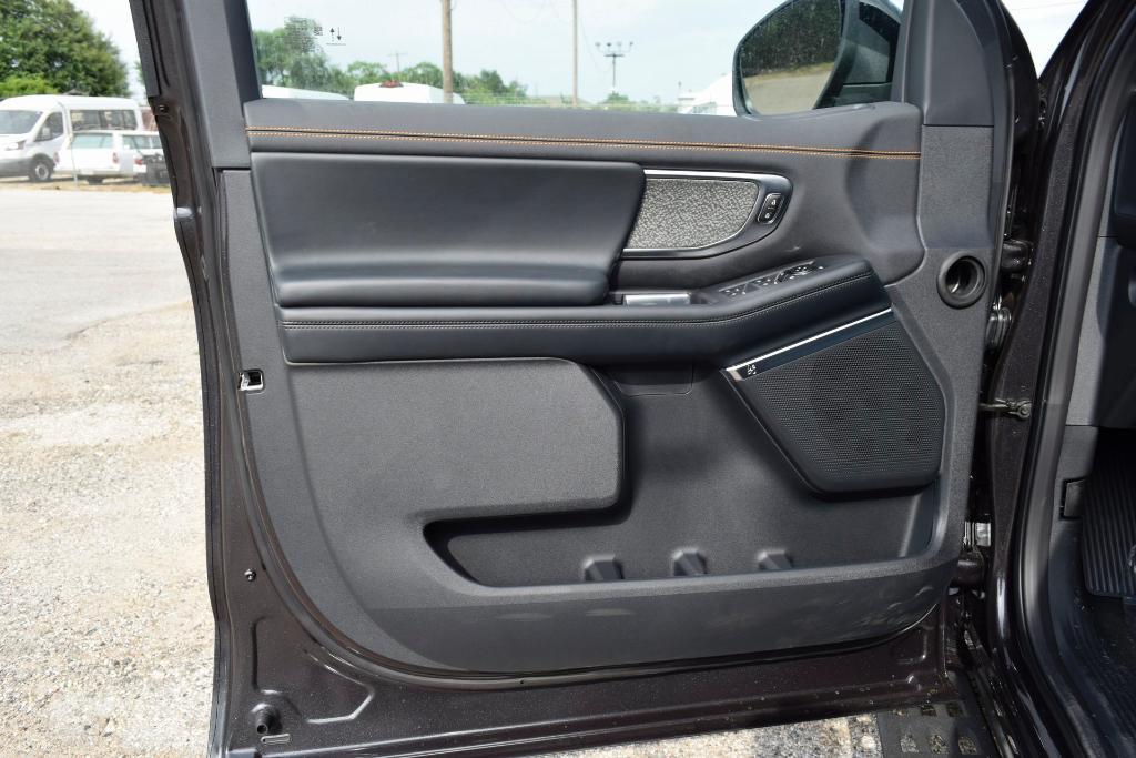 new 2025 Ford Expedition car, priced at $80,678