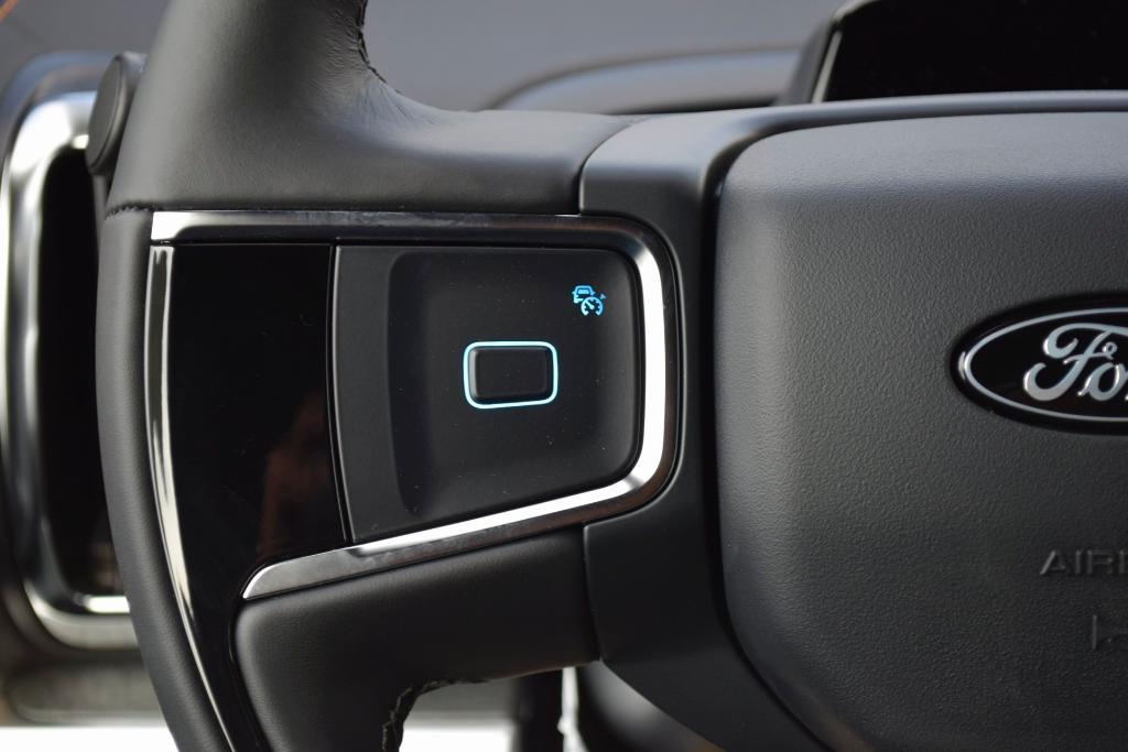 new 2025 Ford Expedition car, priced at $80,678