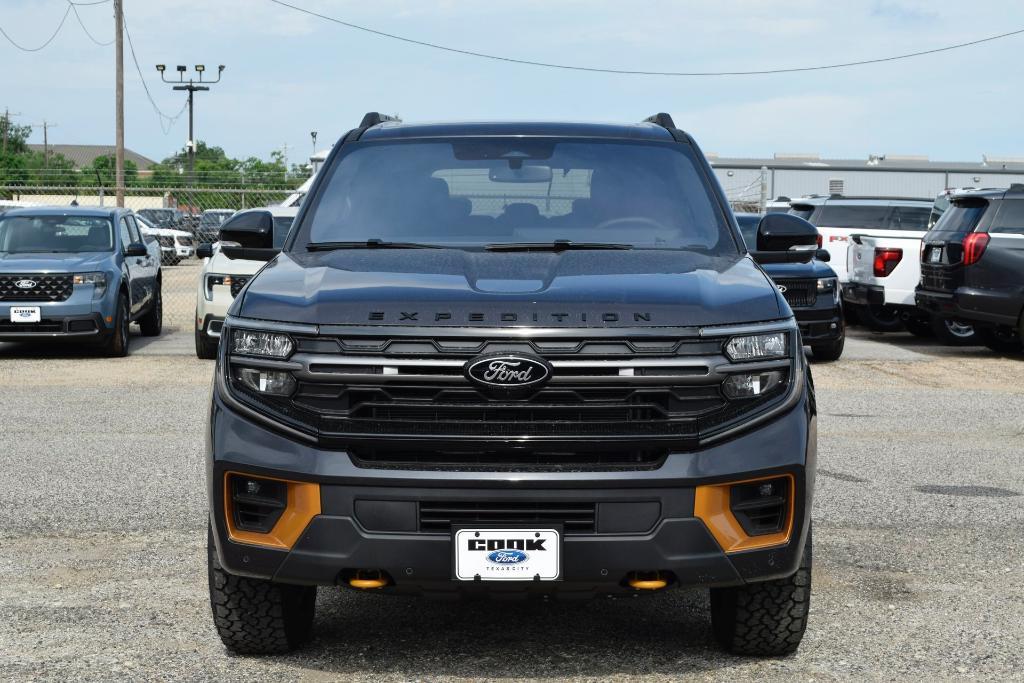 new 2025 Ford Expedition car, priced at $80,678