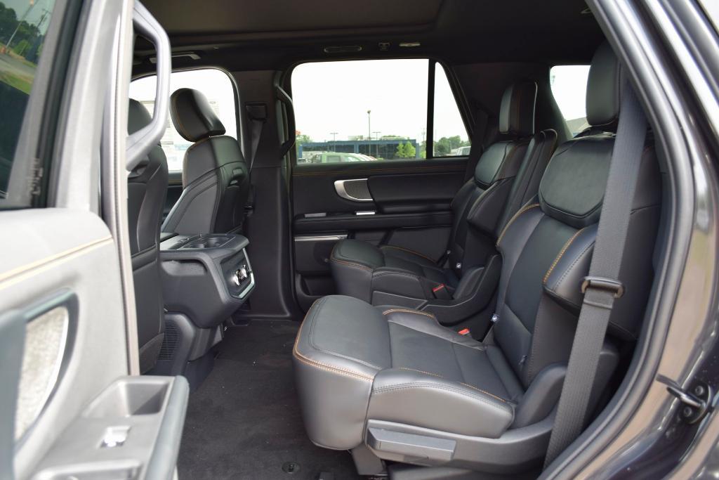 new 2025 Ford Expedition car, priced at $80,678