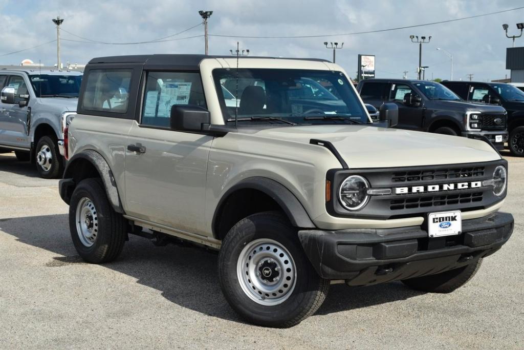 new 2025 Ford Bronco car, priced at $39,039