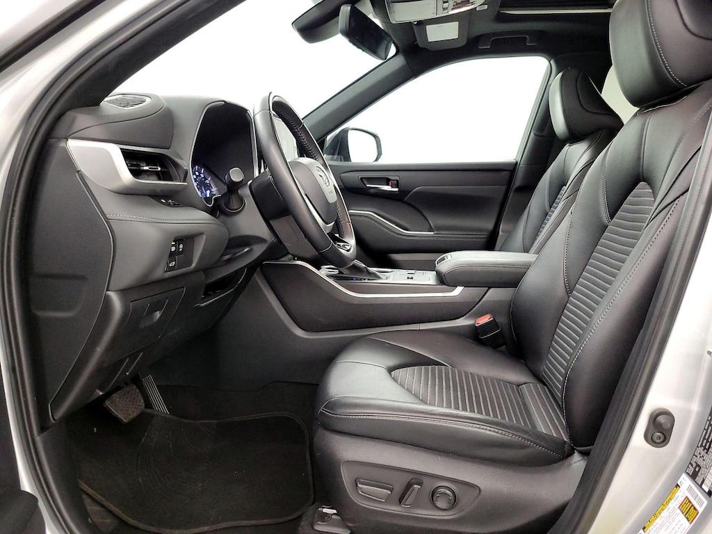 used 2024 Toyota Highlander car, priced at $42,998